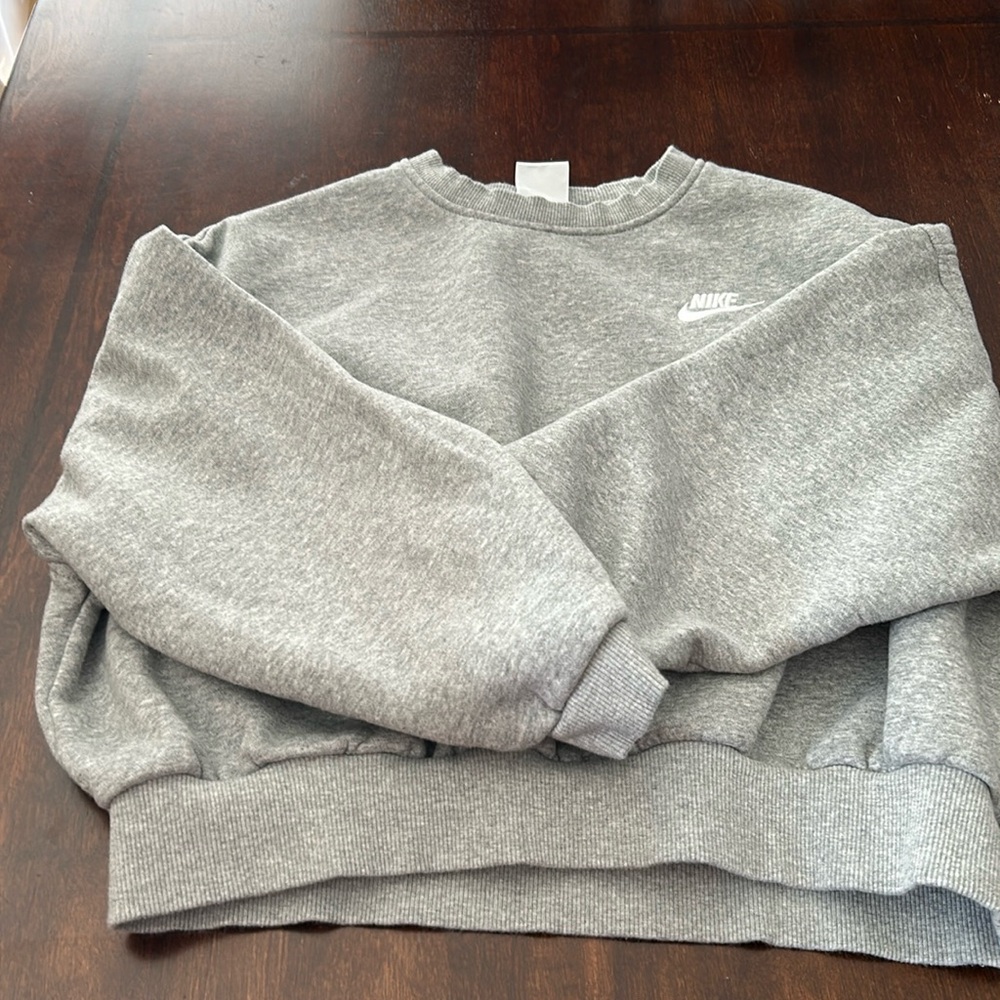 Girls Nike cropped sweatshirt size L